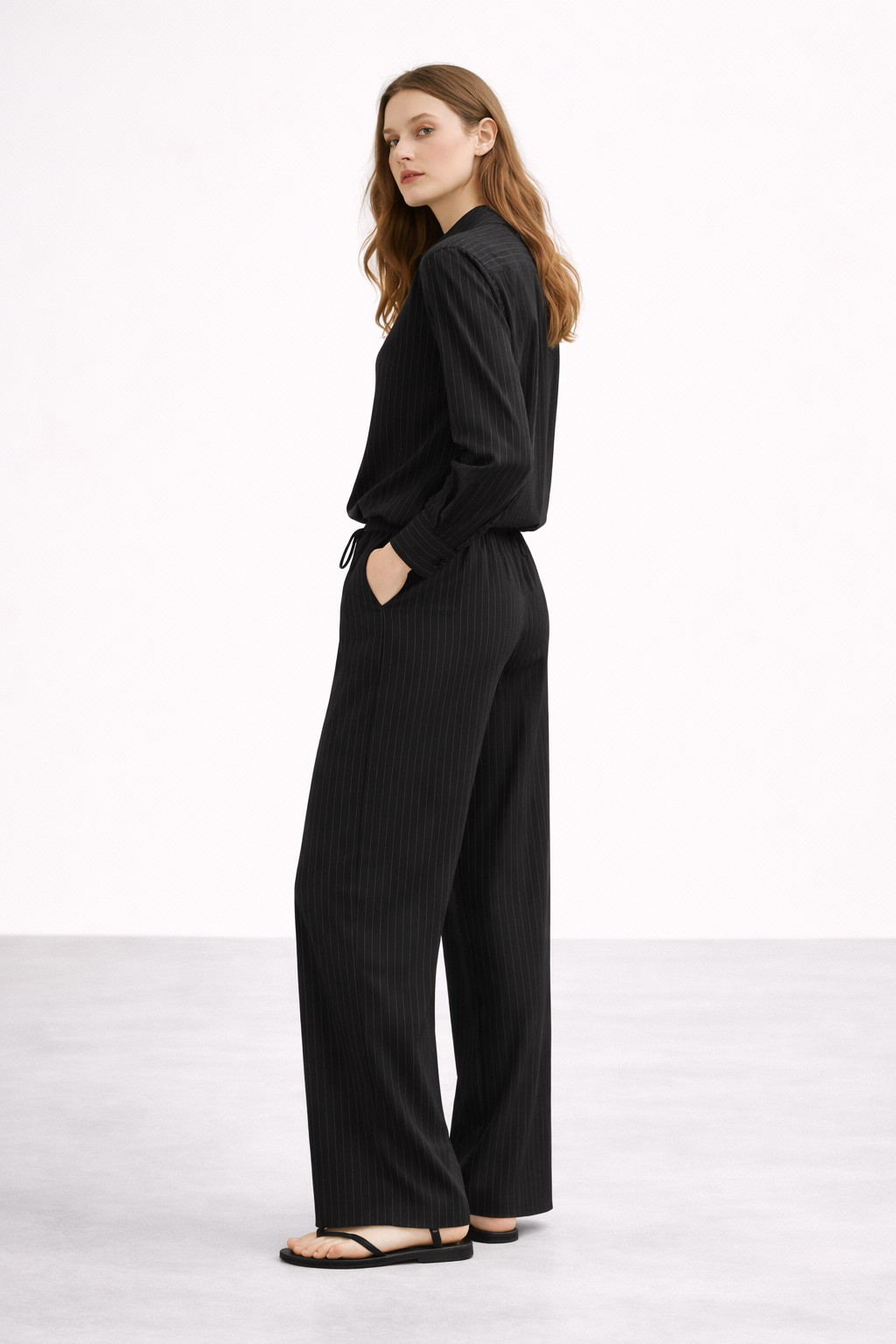 GAZZELLE | Women's Pinstripe Linen Co-Ord Set — Noir Black | طقم منسق محتشم الإمارات