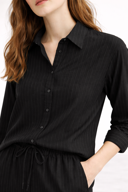 GAZZELLE | Women's Pinstripe Linen Co-Ord Set — Noir Black | طقم منسق محتشم الإمارات