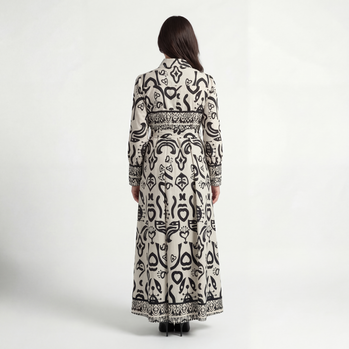 Abstract Calligraphy Print Belted Maxi Shirt Dress - Off-white & Black