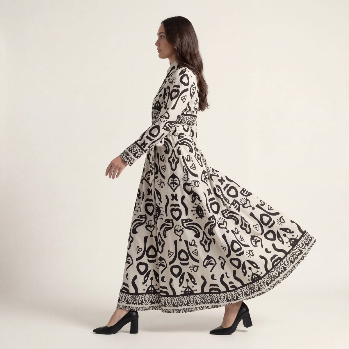 Abstract Calligraphy Print Belted Maxi Shirt Dress - Off-white & Black