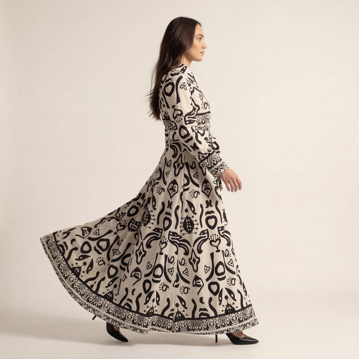 Abstract Calligraphy Print Belted Maxi Shirt Dress - Off-white & Black